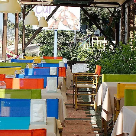 坎莫卡普酒店 营地 *